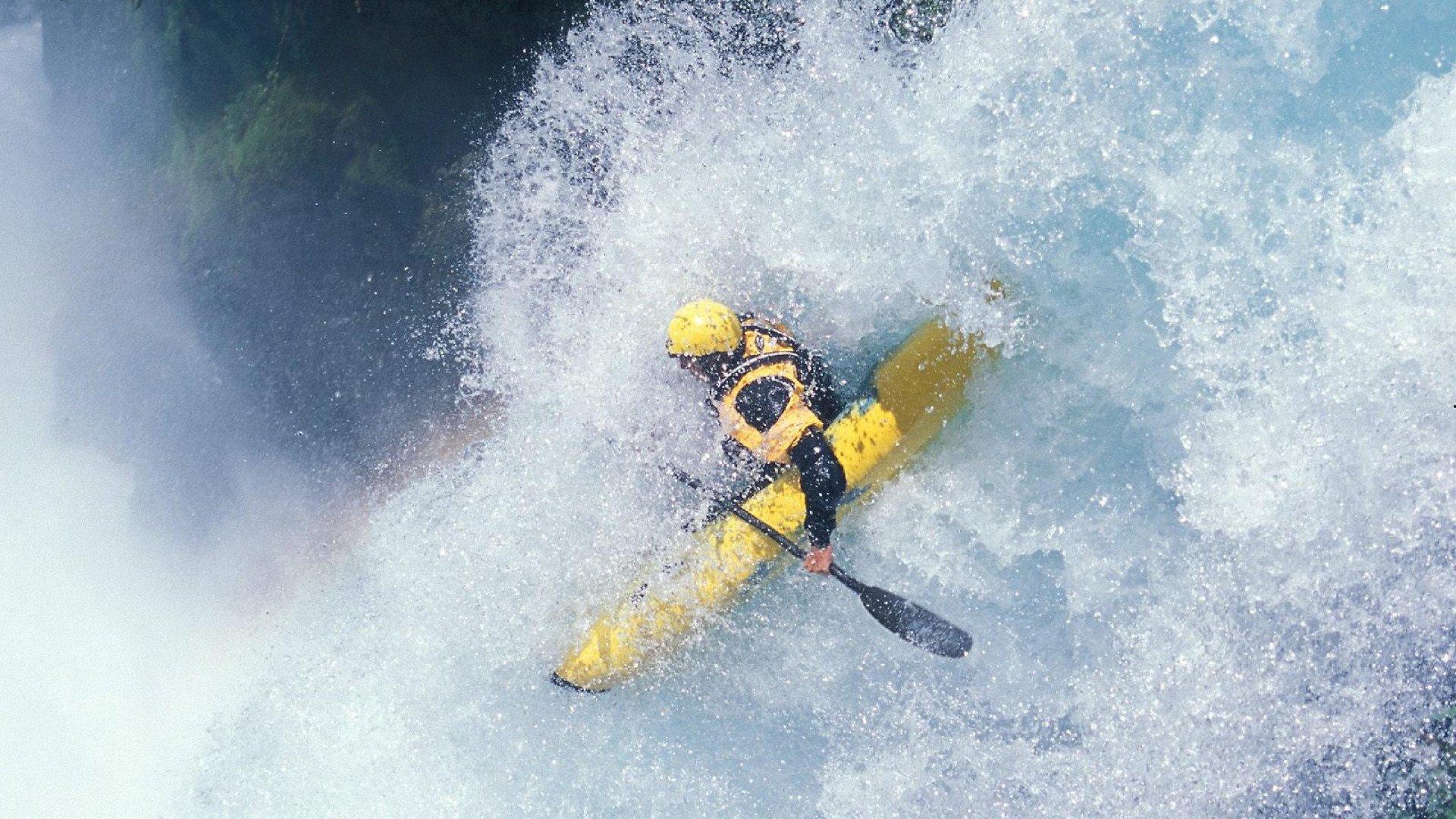 b体育官方入口：中国滑雪新星闪耀国际赛场，冬奥备战再添强将